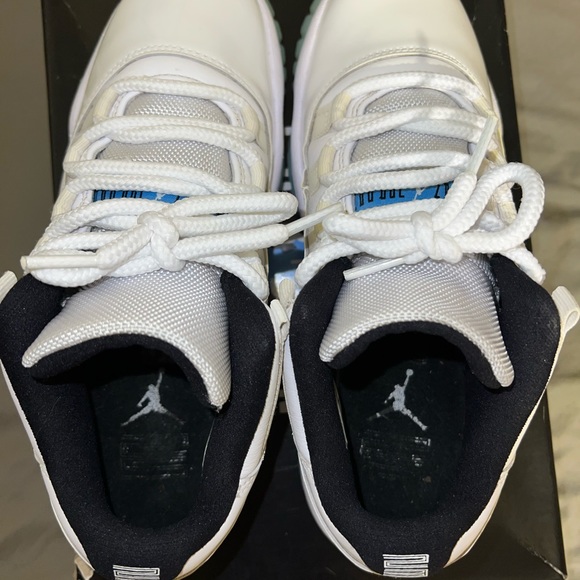Jordan 11 Low - Picture 11 of 12